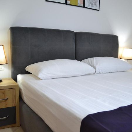 Seaview Gateway 2 Bedrooms Apartment & Garage Vlore Bagian luar foto