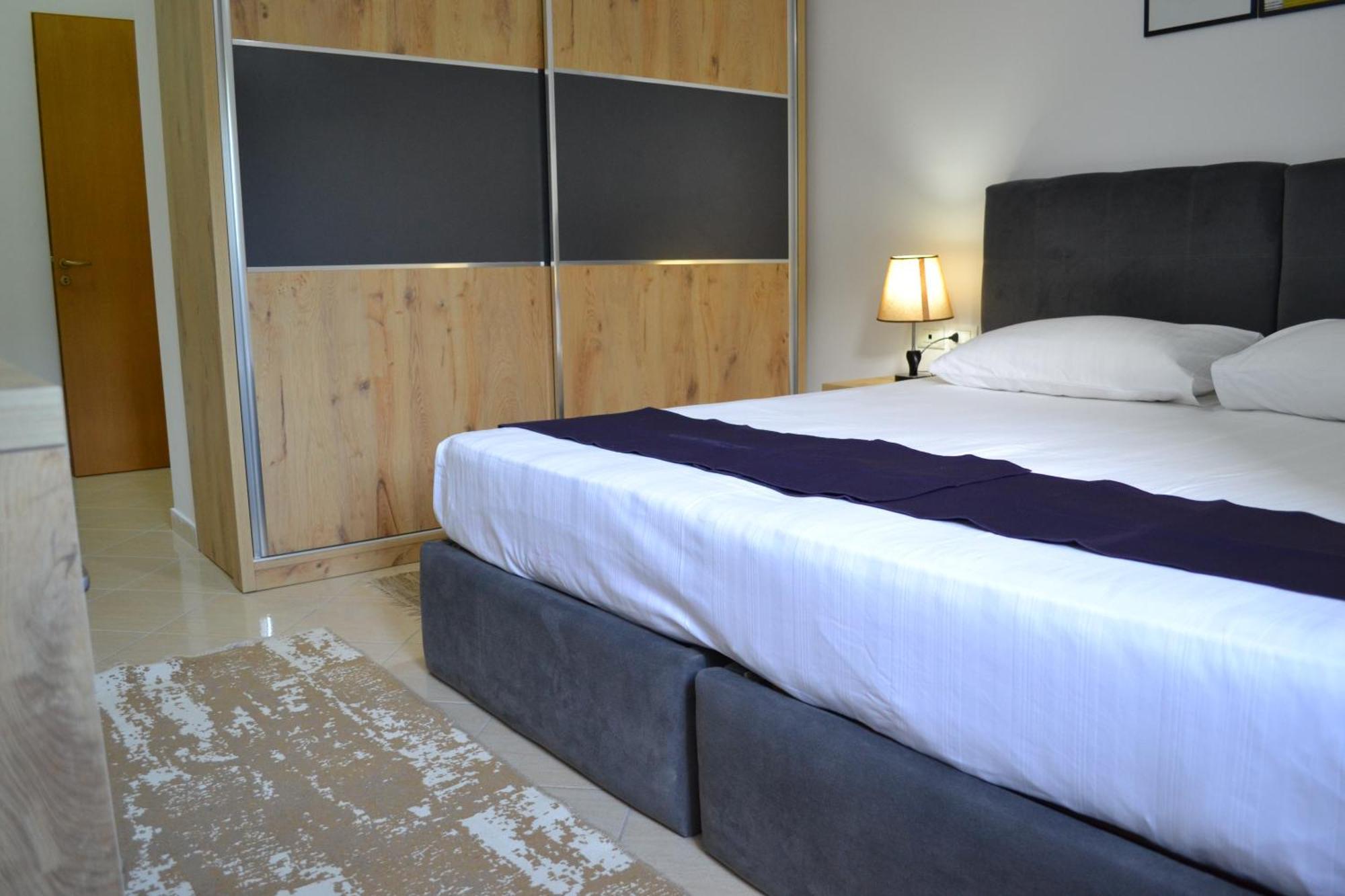 Seaview Gateway 2 Bedrooms Apartment & Garage Vlore Bagian luar foto