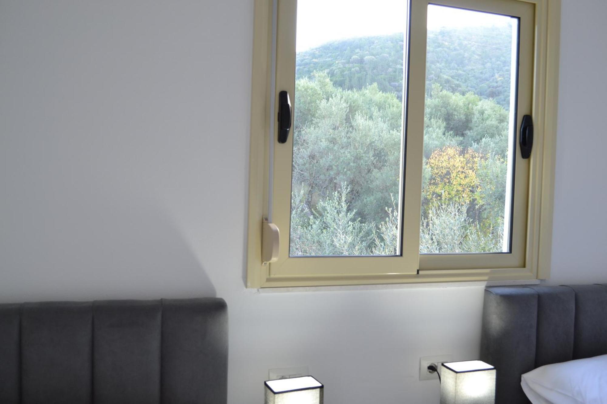 Seaview Gateway 2 Bedrooms Apartment & Garage Vlore Bagian luar foto