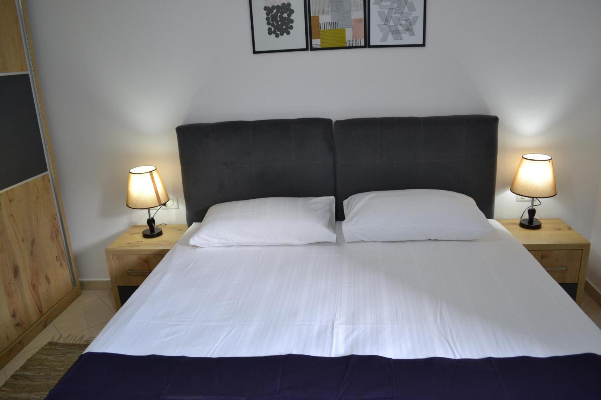 Seaview Gateway 2 Bedrooms Apartment & Garage Vlore Bagian luar foto