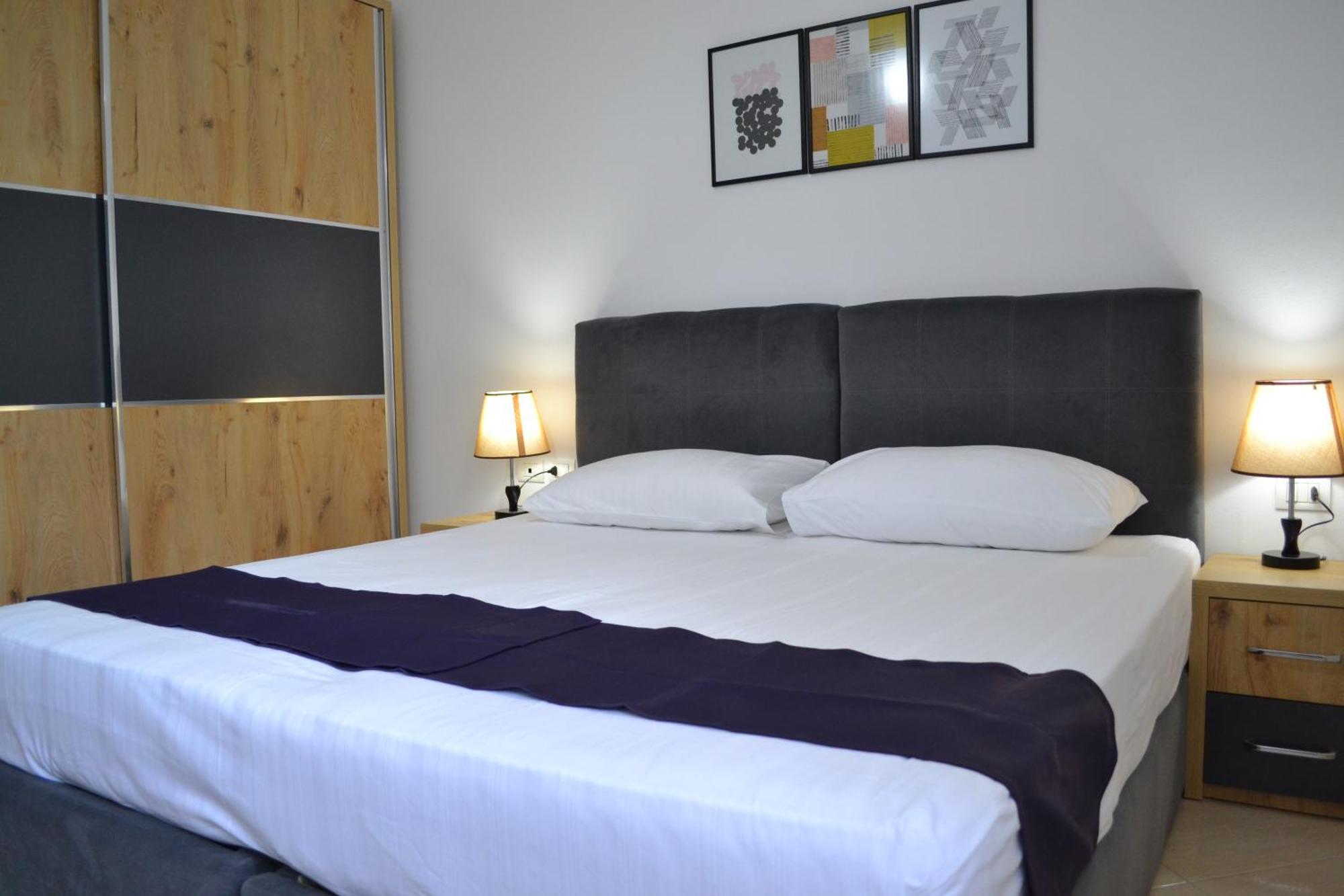 Seaview Gateway 2 Bedrooms Apartment & Garage Vlore Bagian luar foto