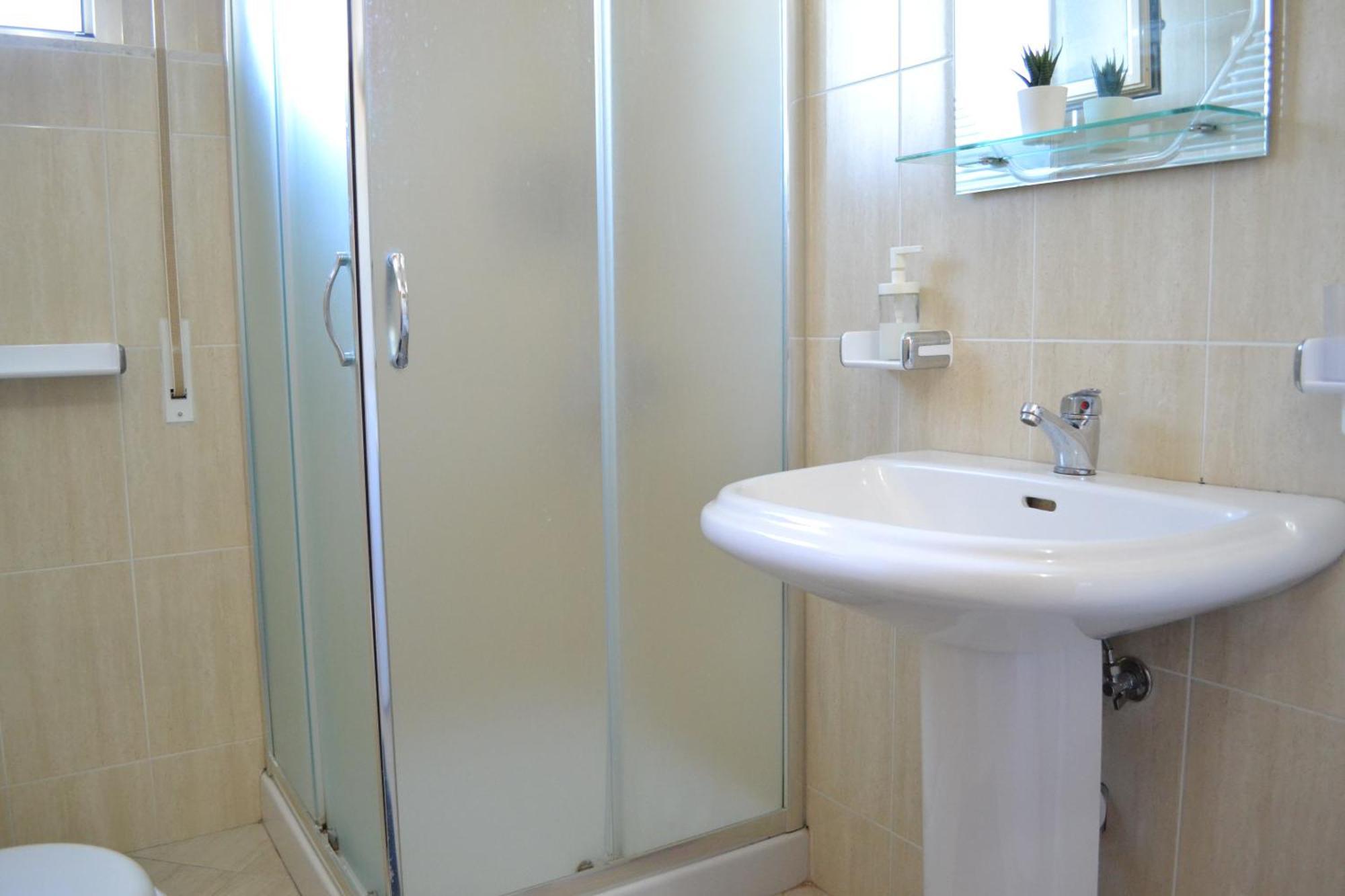 Seaview Gateway 2 Bedrooms Apartment & Garage Vlore Bagian luar foto