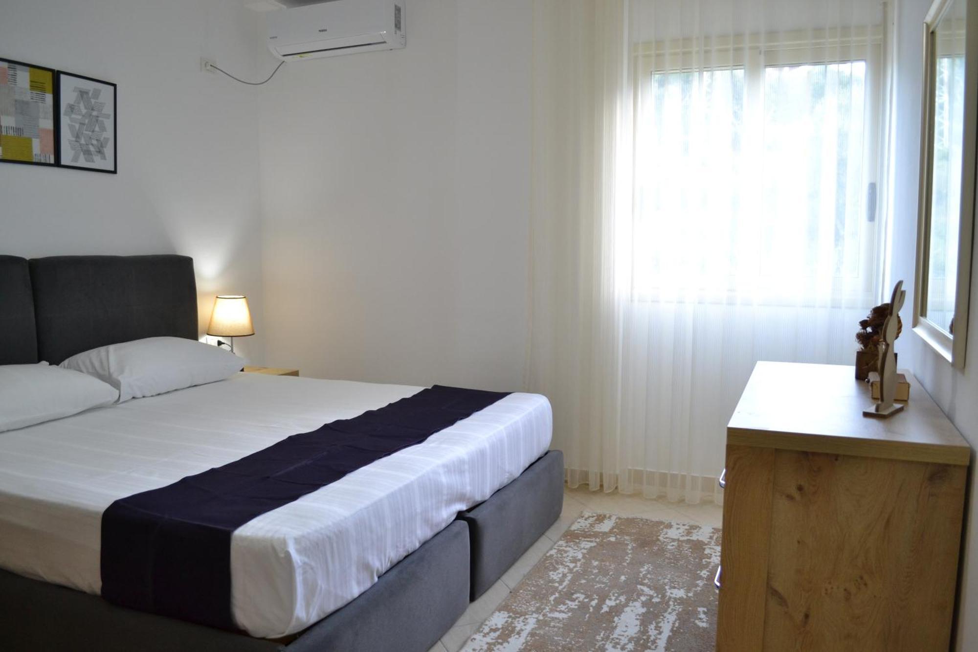 Seaview Gateway 2 Bedrooms Apartment & Garage Vlore Bagian luar foto