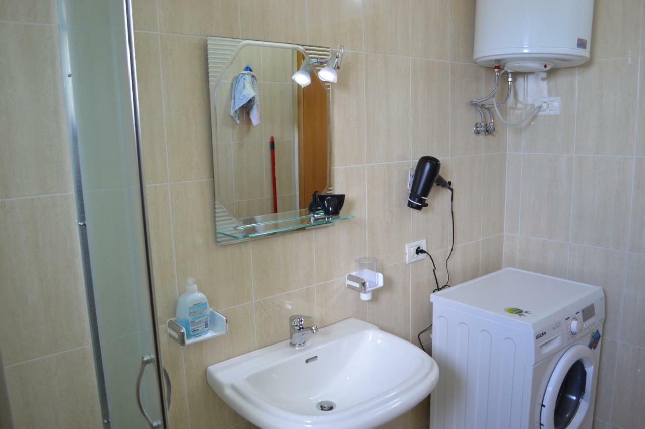 Seaview Gateway 2 Bedrooms Apartment & Garage Vlore Bagian luar foto